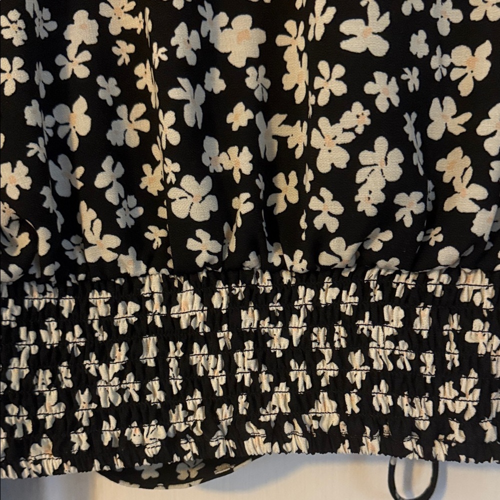 H&M Black and White Floral Blouse - Picture 5 of 6
